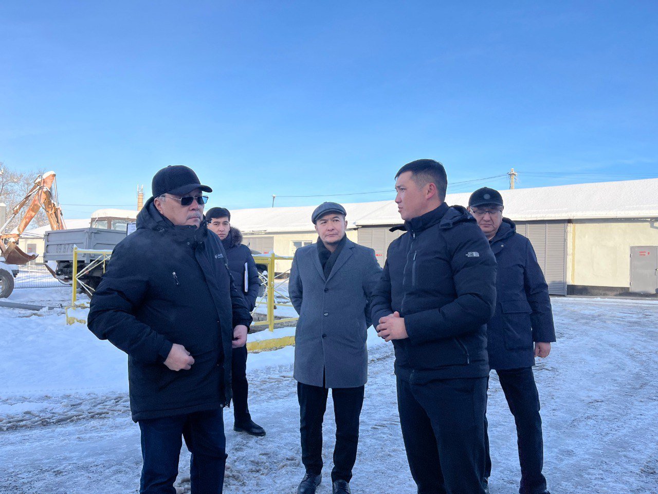 photo_5323438807950494902_y